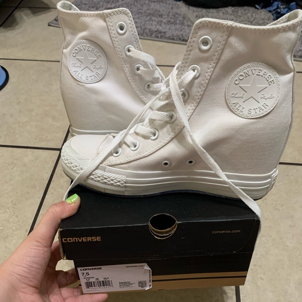 Wedge chuck Taylor’s size 7.5